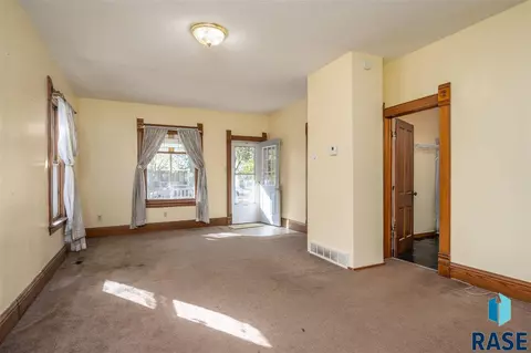 306 E 6th St, Dell Rapids, SD 57022 photo 2
