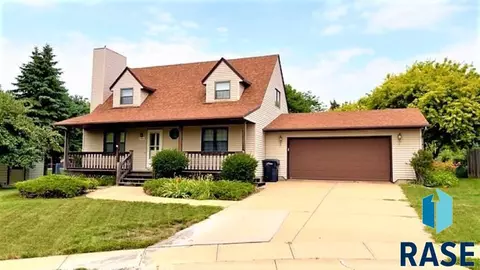 4404 E Summer Cir, Sioux Falls, SD 57103 photo 1