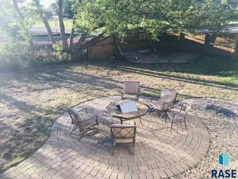 833 N Cedar St, Canton, SD 57013 photo 18