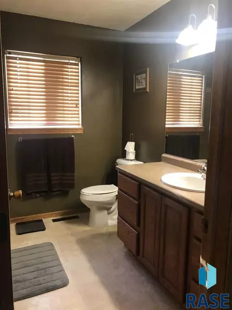 833 N Cedar St, Canton, SD 57013 photo 8