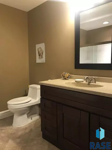 833 N Cedar St, Canton, SD 57013 photo 15