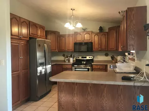 833 N Cedar St, Canton, SD 57013 photo 3
