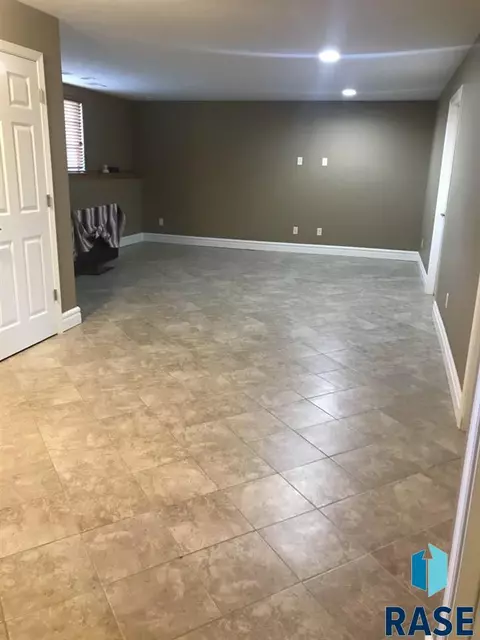 833 N Cedar St, Canton, SD 57013 photo 10