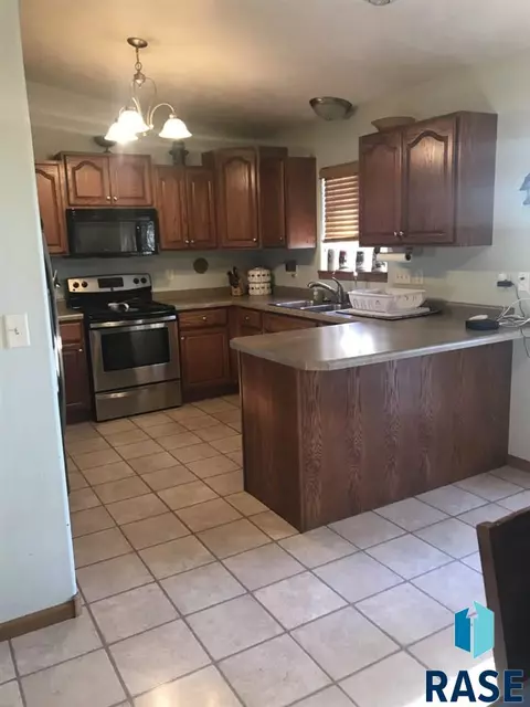 833 N Cedar St, Canton, SD 57013 photo 4
