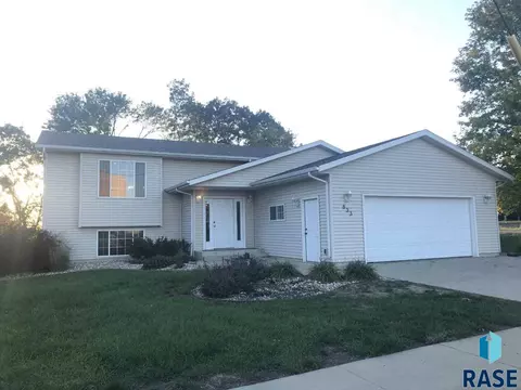 833 N Cedar St, Canton, SD 57013 photo 1