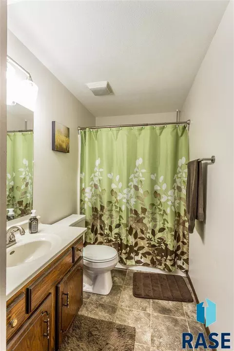 5200 S Landsdown Dr, Sioux Falls, SD 57106 photo 25