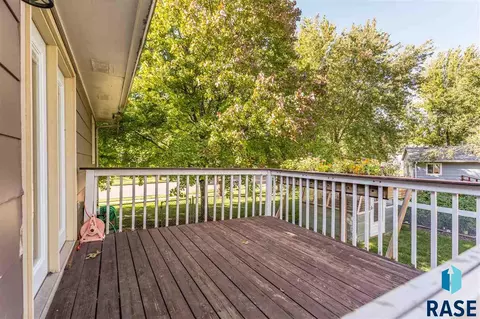 5200 S Landsdown Dr, Sioux Falls, SD 57106 photo 9