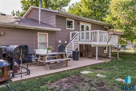 5200 S Landsdown Dr, Sioux Falls, SD 57106 photo 8
