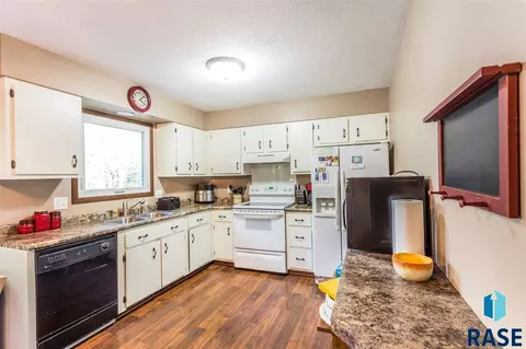 5200 S Landsdown Dr, Sioux Falls, SD 57106 photo 16