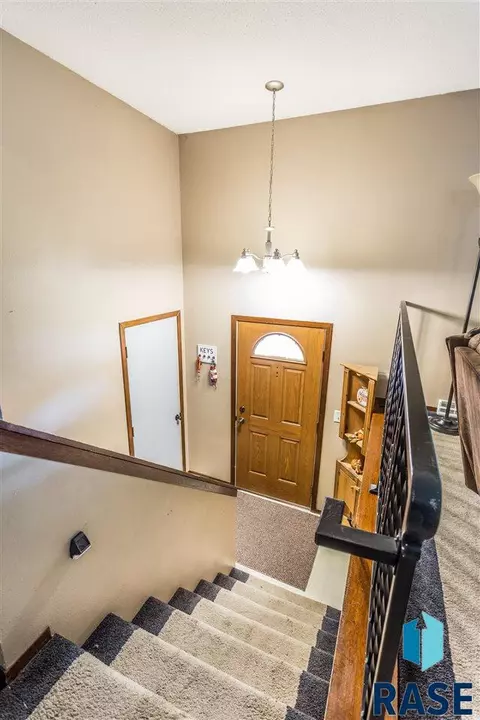 5200 S Landsdown Dr, Sioux Falls, SD 57106 photo 11