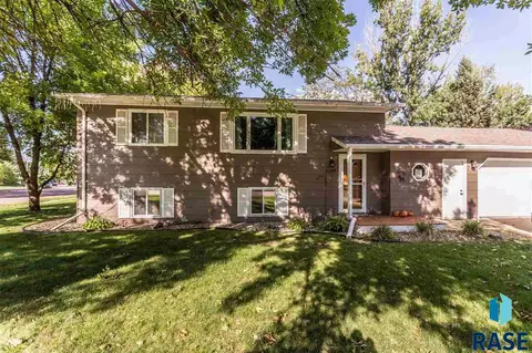 5200 S Landsdown Dr, Sioux Falls, SD 57106 photo 2