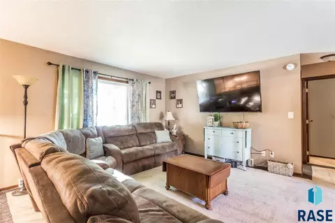 5200 S Landsdown Dr, Sioux Falls, SD 57106 photo 12