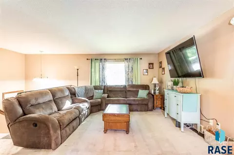 5200 S Landsdown Dr, Sioux Falls, SD 57106 photo 14