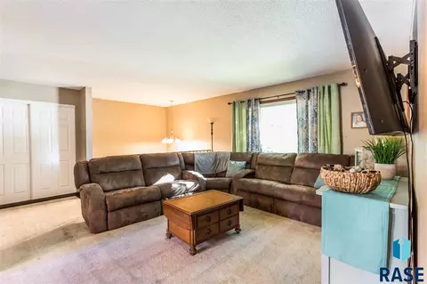 5200 S Landsdown Dr, Sioux Falls, SD 57106 photo 13