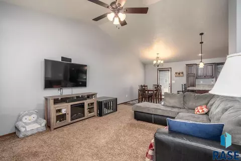3317 E Brewster St, Sioux Falls, SD 57108 photo 8