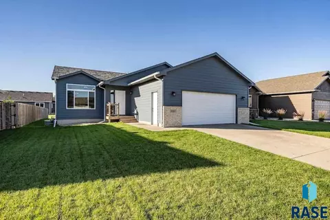 3317 E Brewster St, Sioux Falls, SD 57108 photo 1