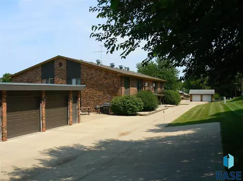 3309 E 28th St, Sioux Falls, SD 57103 photo 2