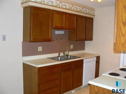 3309 E 28th St, Sioux Falls, SD 57103 photo 9