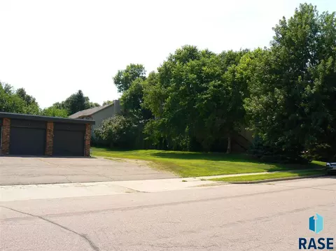 3309 E 28th St, Sioux Falls, SD 57103 photo 8