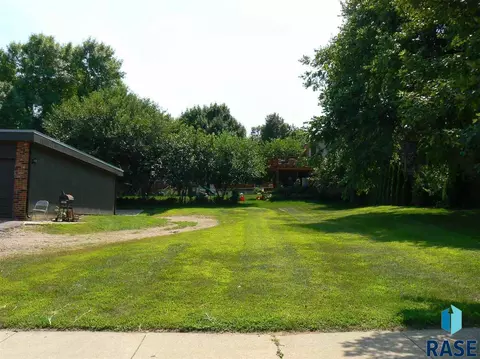 3309 E 28th St, Sioux Falls, SD 57103 photo 7