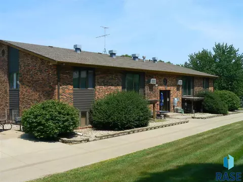3309 E 28th St, Sioux Falls, SD 57103 photo 1