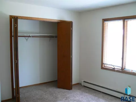 3309 E 28th St, Sioux Falls, SD 57103 photo 11