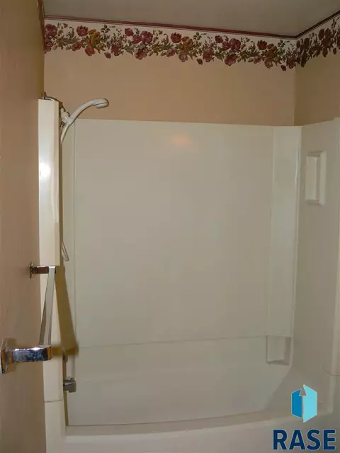 3309 E 28th St, Sioux Falls, SD 57103 photo 15