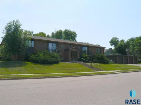 3309 E 28th St, Sioux Falls, SD 57103 photo 3