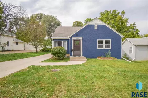 2407 S Phillips Ave, Sioux Falls, SD 57105 photo 1