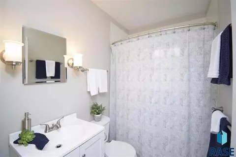 2407 S Phillips Ave, Sioux Falls, SD 57105 photo 18