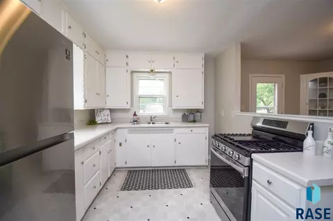 2407 S Phillips Ave, Sioux Falls, SD 57105 photo 4