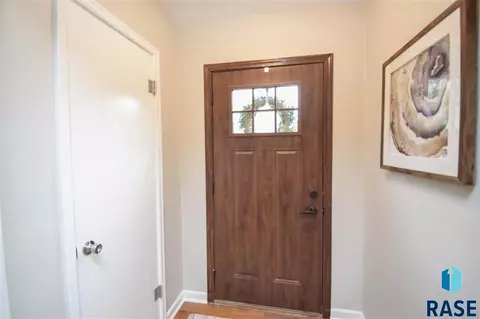 2407 S Phillips Ave, Sioux Falls, SD 57105 photo 3