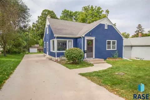 2407 S Phillips Ave, Sioux Falls, SD 57105 photo 2
