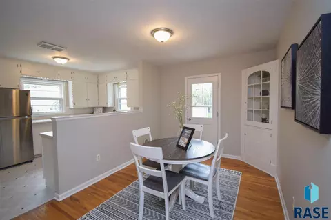 2407 S Phillips Ave, Sioux Falls, SD 57105 photo 8