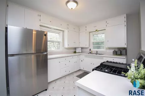 2407 S Phillips Ave, Sioux Falls, SD 57105 photo 5