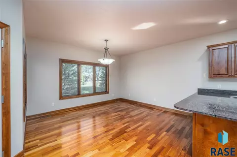 206 E Pinehurst Cir, Sioux Falls, SD 57108 photo 8