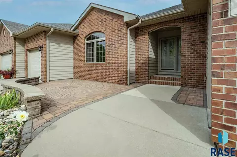206 E Pinehurst Cir, Sioux Falls, SD 57108 photo 2