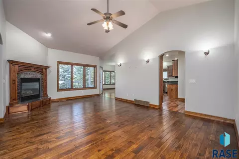 206 E Pinehurst Cir, Sioux Falls, SD 57108 photo 4