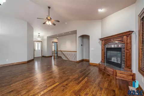 206 E Pinehurst Cir, Sioux Falls, SD 57108 photo 5