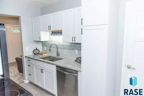 1320 E 3rd St, Sioux Falls, SD 57103 photo 9