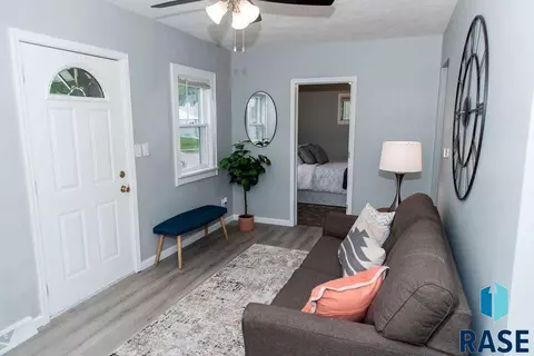 1320 E 3rd St, Sioux Falls, SD 57103 photo 3