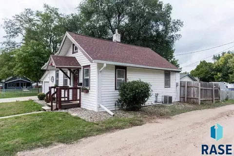 1320 E 3rd St, Sioux Falls, SD 57103 photo 2