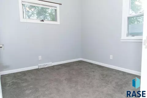 1320 E 3rd St, Sioux Falls, SD 57103 photo 7
