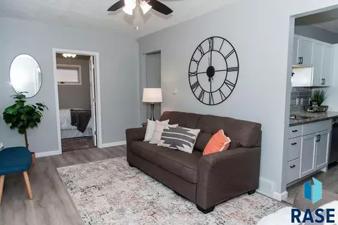 1320 E 3rd St, Sioux Falls, SD 57103 photo 4