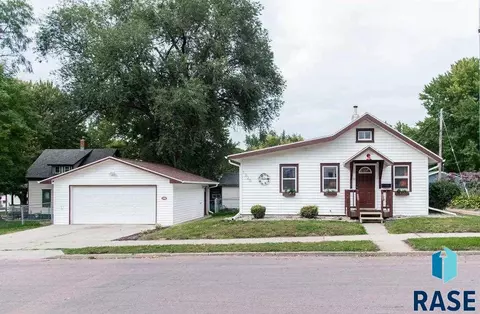 1320 E 3rd St, Sioux Falls, SD 57103 photo 1