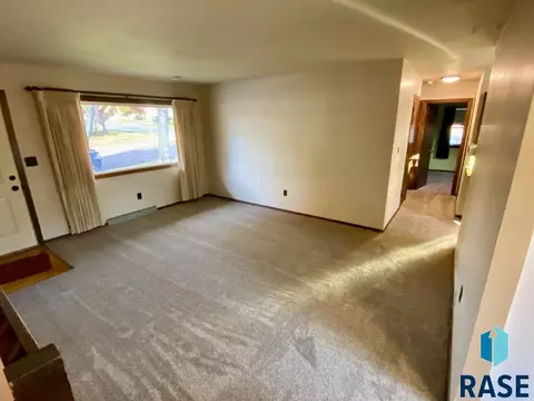 3613 E 24th St, Sioux Falls, SD 57103 photo 7