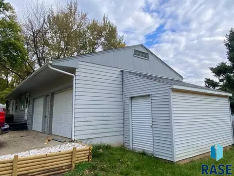3613 E 24th St, Sioux Falls, SD 57103 photo 3