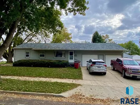 3613 E 24th St, Sioux Falls, SD 57103 photo 2