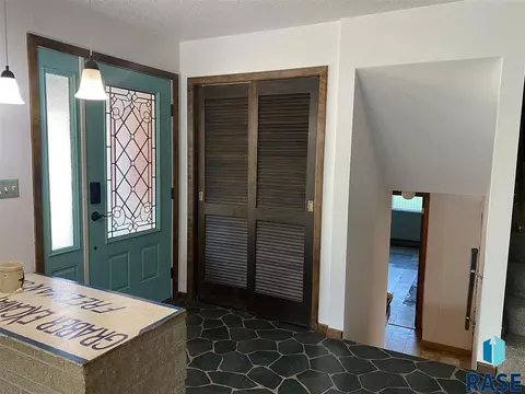 820 S Relanto St, Freeman, SD 57029 photo 5