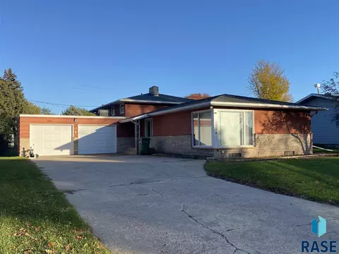 820 S Relanto St, Freeman, SD 57029 photo 1